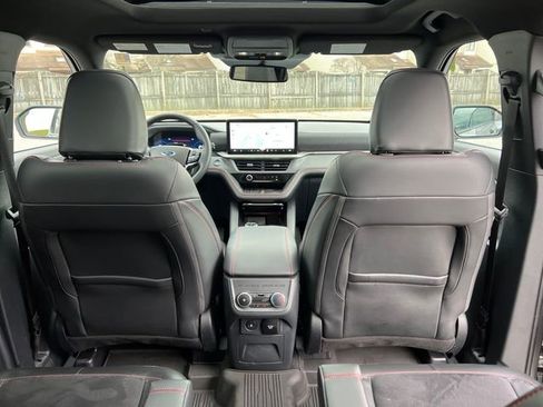 Used 2025 Ford Explorer ST image 34