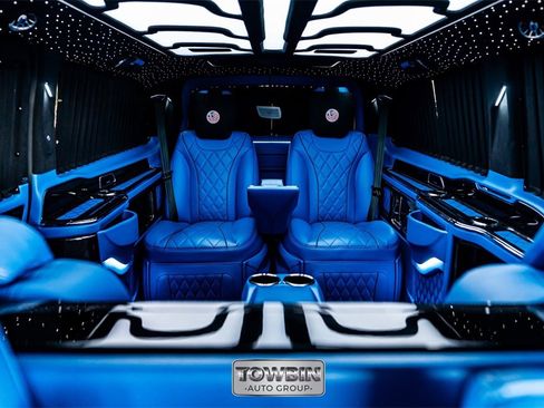 Used 2022 Mercedes-Benz Metris image 1