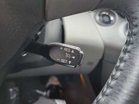 Used 2011 Toyota RAV4 Limited w/ Limited Extra Value Pkg AWD/4WD image 34
