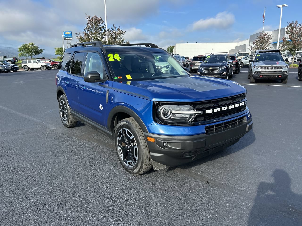 Used 2024 Ford Bronco Sport Outer Banks w/ Tech Package AWD/4WD image 1