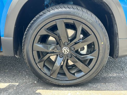Used 2023 Volkswagen Taos SE w/ Black Wheel Package FWD image 7