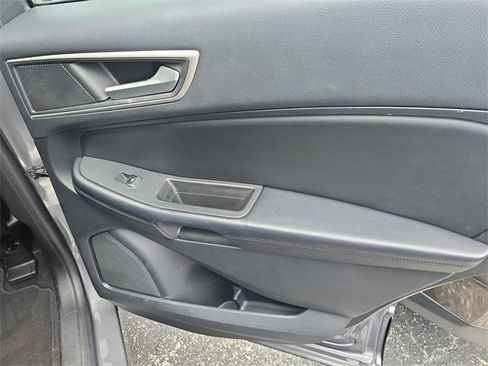 Used 2022 Ford Edge SEL image 9
