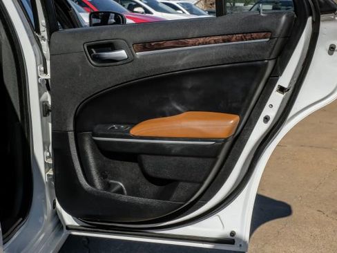 Used 2019 Chrysler 300 Limited image 54