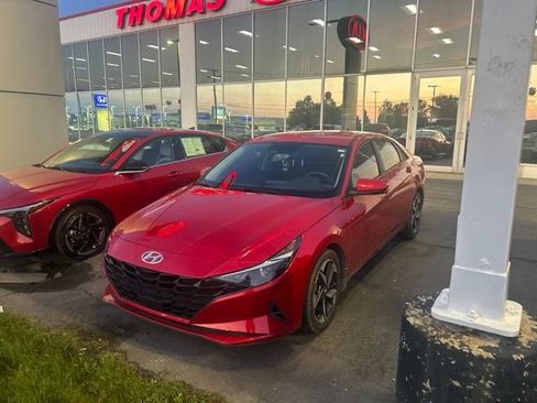 Used 2023 Hyundai Elantra SEL w/ Convenience Package FWD image 5