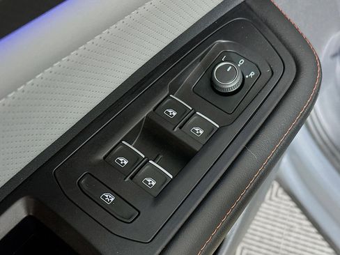 Used 2024 Volkswagen Atlas Peak Edition SEL image 18