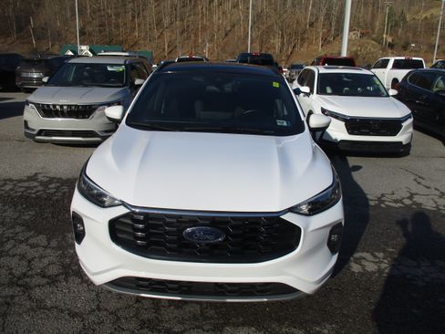 Used 2023 Ford Escape ST-Line Select w/ Tech Pack #2 AWD/4WD image 9