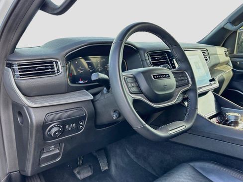 Used 2024 Jeep Wagoneer Series II w/ Flexible Seating Group RWD image 9