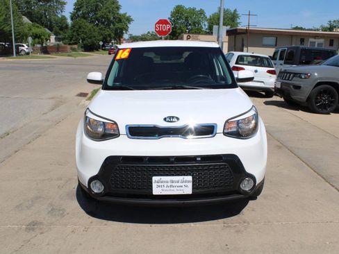 Used 2016 Kia Soul + FWD image 3
