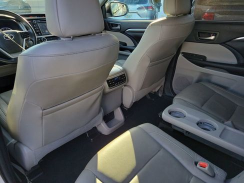 Used 2019 Toyota Highlander Limited image 11