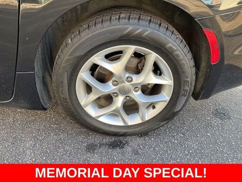 Used 2020 Chrysler Pacifica Touring-L FWD image 31