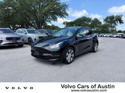 Used 2024 Tesla Model Y Long Range AWD/4WD image 1