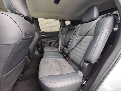 Used 2025 Mitsubishi Outlander SE AWD/4WD image 28
