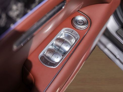 Used 2025 Genesis G90 3.5T image 24