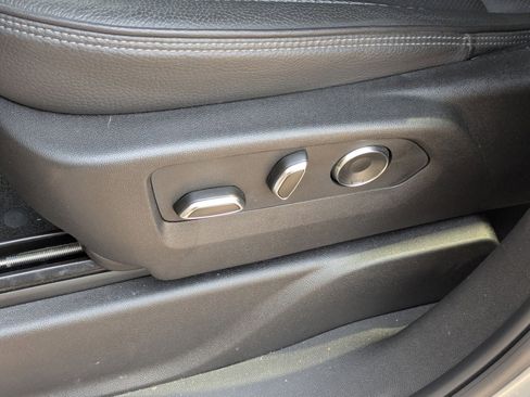 Used 2024 GMC Yukon XL Denali image 21