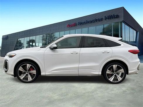New 2025 Audi SQ5 Premium Plus image 2
