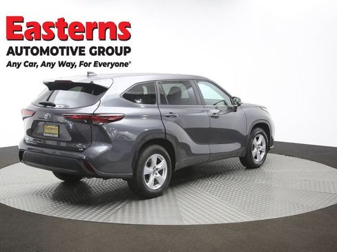 Used 2024 Toyota Highlander LE FWD image 41