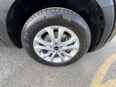 Used 2021 Kia Telluride LX FWD image 37