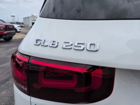 Used 2023 Mercedes-Benz GLB 250 4MATIC image 7