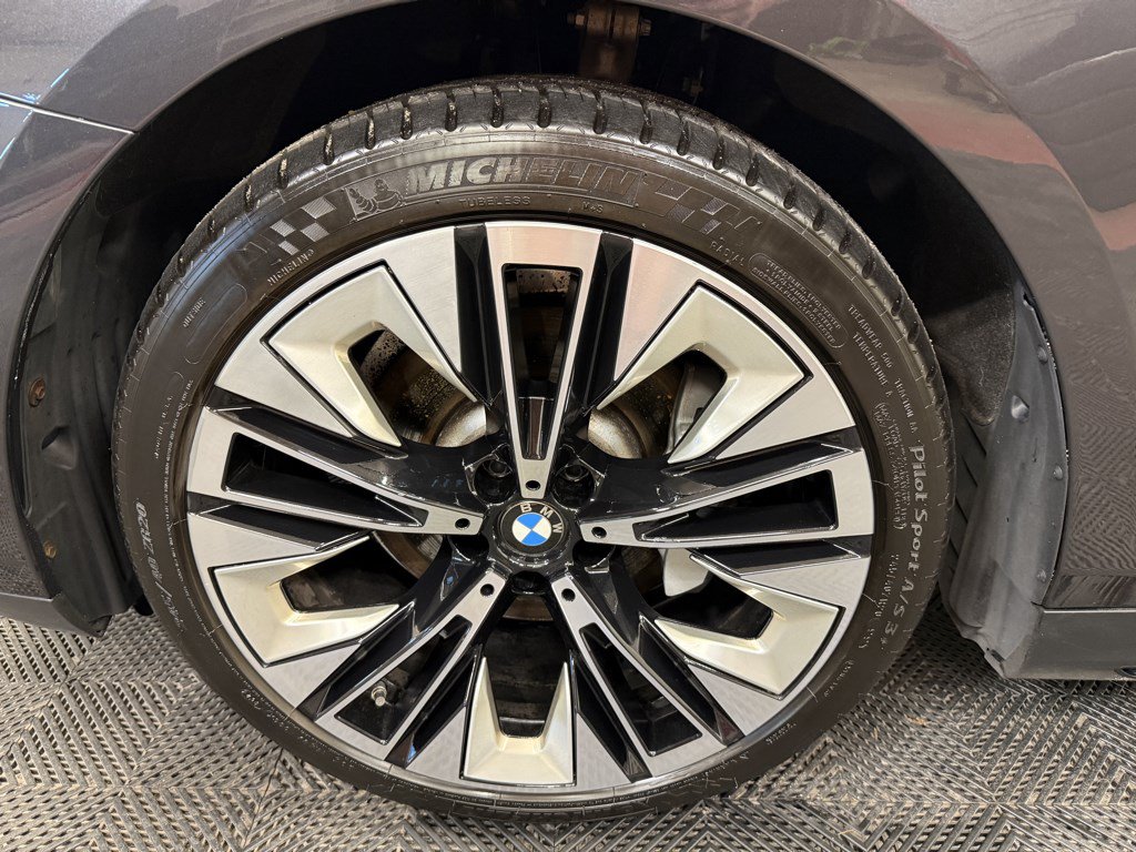 Used 2024 BMW 530i xDrive w/ Premium Package AWD/4WD image 28