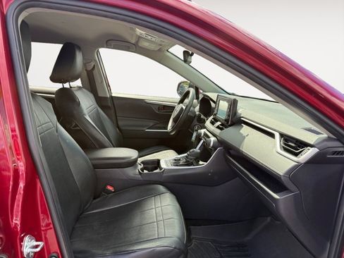 Used 2019 Toyota RAV4 LE AWD/4WD image 15