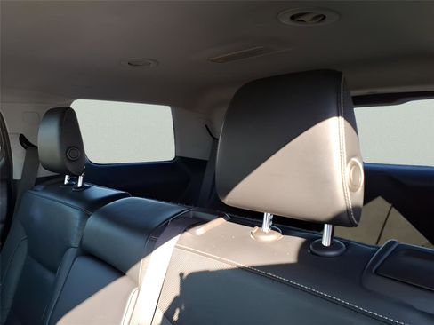 Used 2017 GMC Acadia SLT image 13