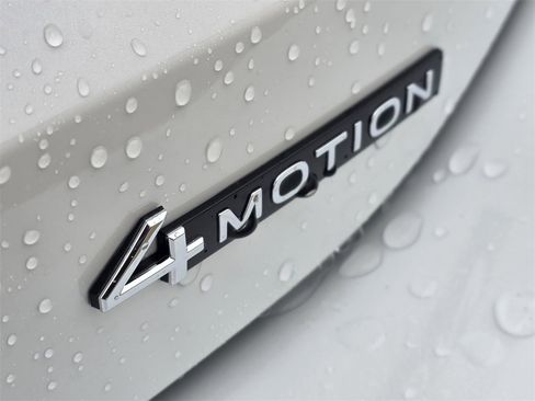 New 2026 Volkswagen Tiguan SEL R-Line image 11