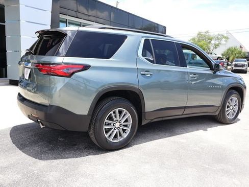 Used 2022 Chevrolet Traverse LT FWD image 9