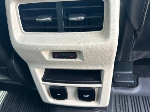 Used 2017 Ford Edge Titanium w/ Equipment Group 301A FWD image 7