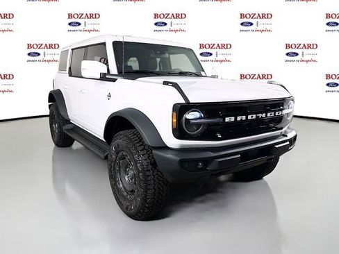 New 2025 Ford Bronco Outer Banks w/ Sasquatch Package image 1