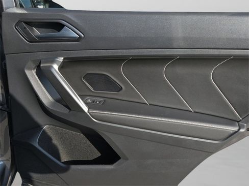 Used 2023 Volkswagen Tiguan SE R-Line image 23