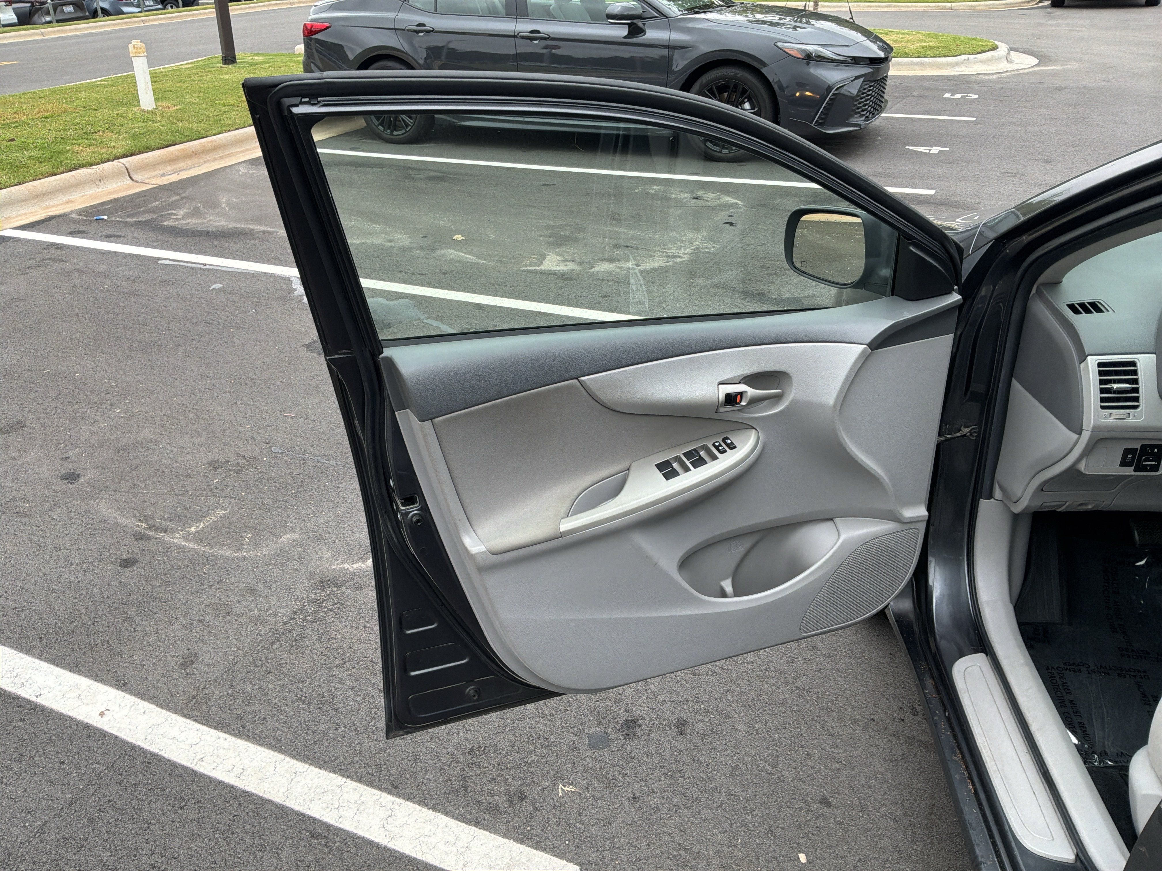 Used 2010 Toyota Corolla LE w/ All Weather Guard Pkg FWD image 14