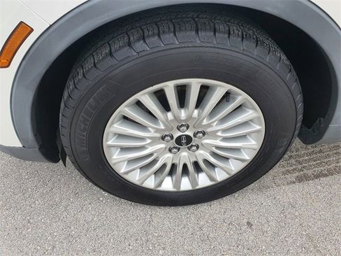 Used 2019 Lincoln Nautilus FWD image 9