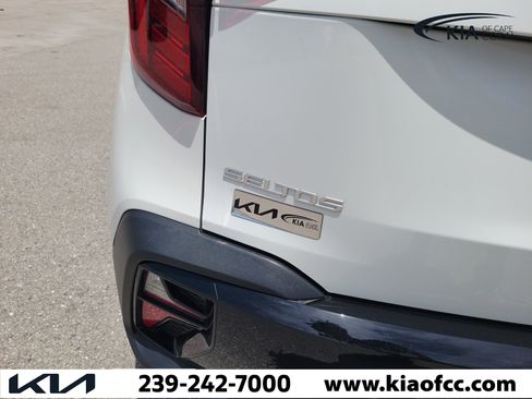 Certified 2025 Kia Seltos S FWD image 11