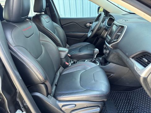Used 2015 Jeep Cherokee Trailhawk w/ Comfort/Convenience Group image 38