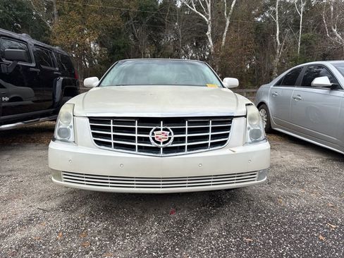 Used 2008 Cadillac DTS image 2