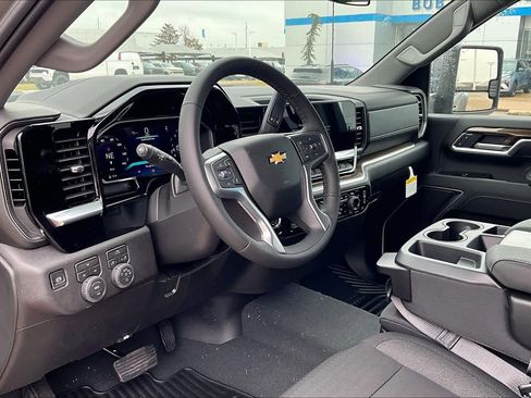 New 2026 Chevrolet Silverado 3500 LT image 9