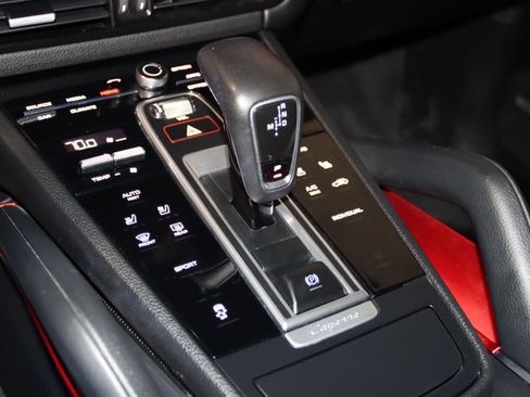Used 2022 Porsche Cayenne Platinum Edition AWD/4WD image 52