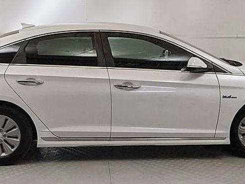 Used 2016 Hyundai Sonata SE image 2