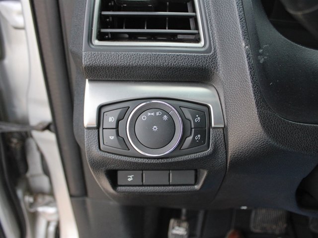 Used 2019 Ford Explorer XLT w/ Equipment Group 201A AWD/4WD image 15