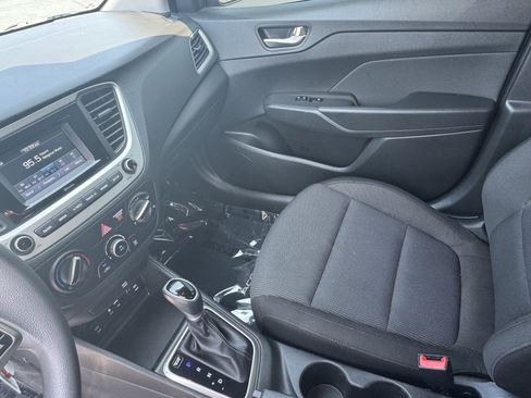 Used 2022 Hyundai Accent SE w/ Cargo Package FWD image 27