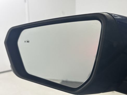 Used 2023 Chevrolet Equinox RS image 56