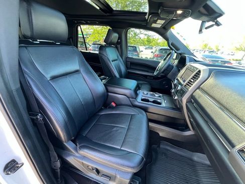 Used 2020 Ford Expedition XLT w/ Equipment Group 202A AWD/4WD image 32