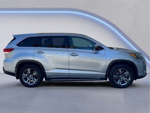 Used 2017 Toyota Highlander Limited Platinum AWD/4WD image 7