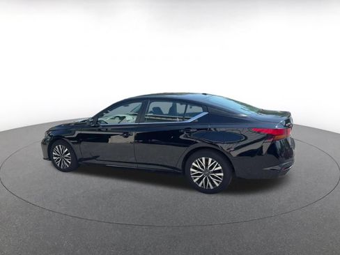 Used 2026 Nissan Altima 2.5 SV FWD image 9