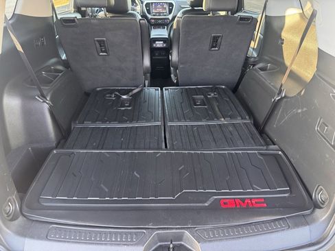 Used 2023 GMC Acadia SLT image 25
