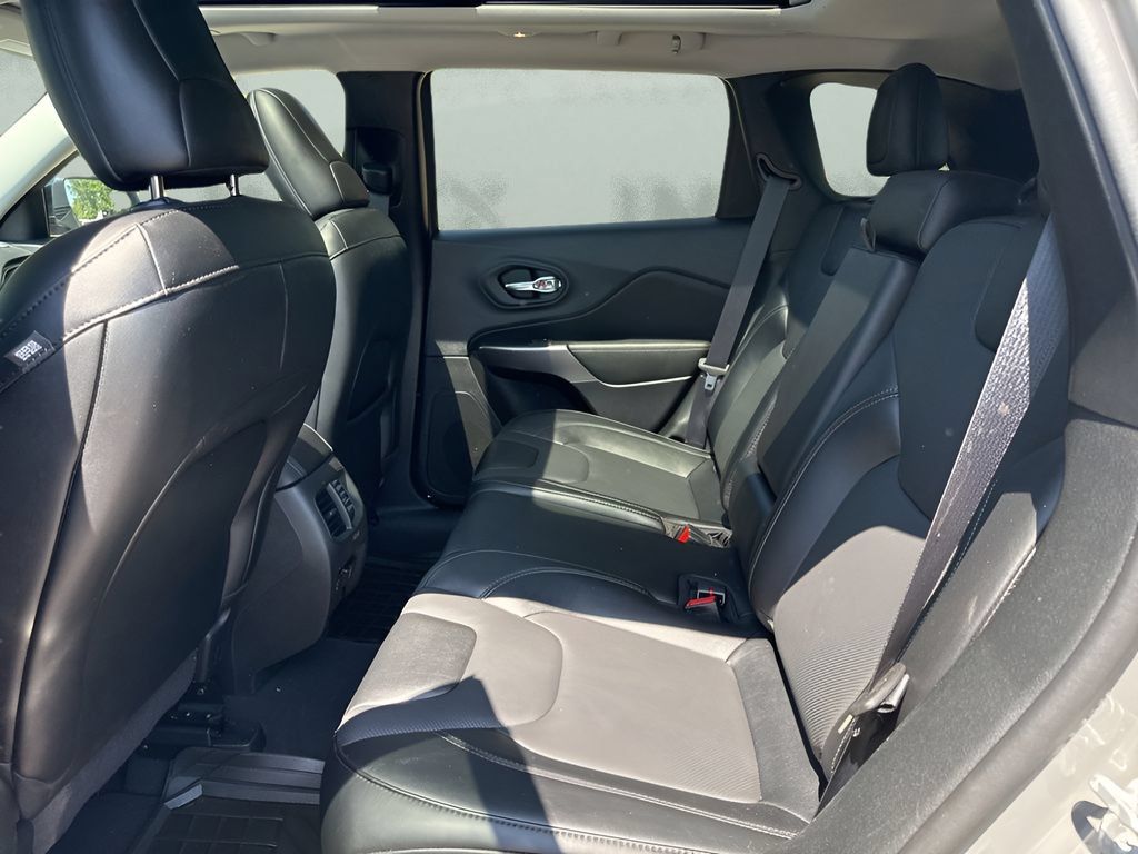Used 2022 Jeep Cherokee Limited AWD/4WD image 13