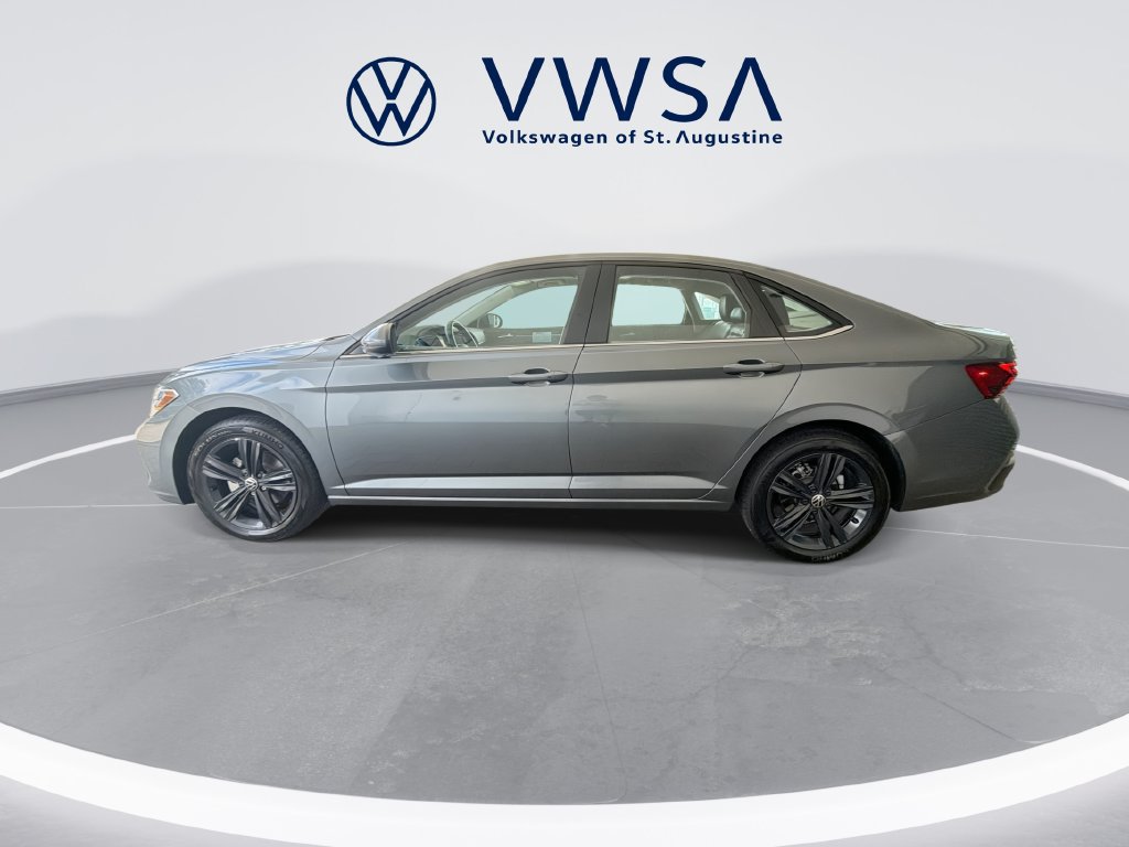 Certified 2024 Volkswagen Jetta SE FWD image 5