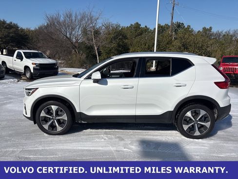 Used 2024 Volvo XC40 B5 Plus image 7