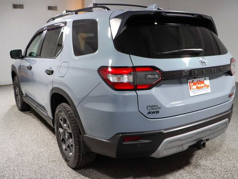 Used 2024 Honda Pilot TrailSport image 9