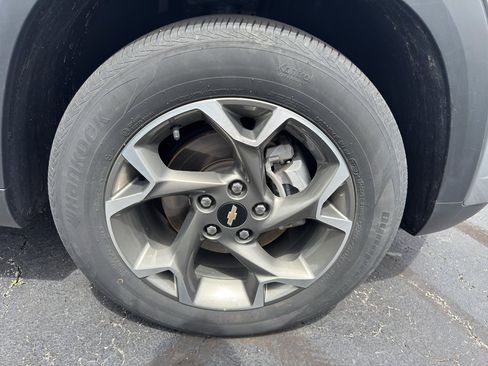 Used 2024 Chevrolet Trax LT FWD image 28